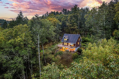 4 mins to Milford-Hot Tub-10 acres-Pinballs-Creeks