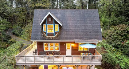 Creeks-4mins to Milford-Hot Tub-10 acres-Pinballs