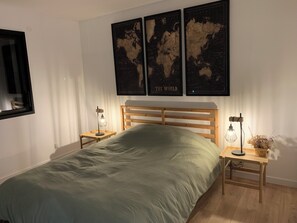 4 habitaciones, tabla de planchar con plancha, cuna de viaje y wifi 