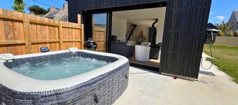 Large house with garden and Jacuzzi -close to beach center-for up to 11 people-.