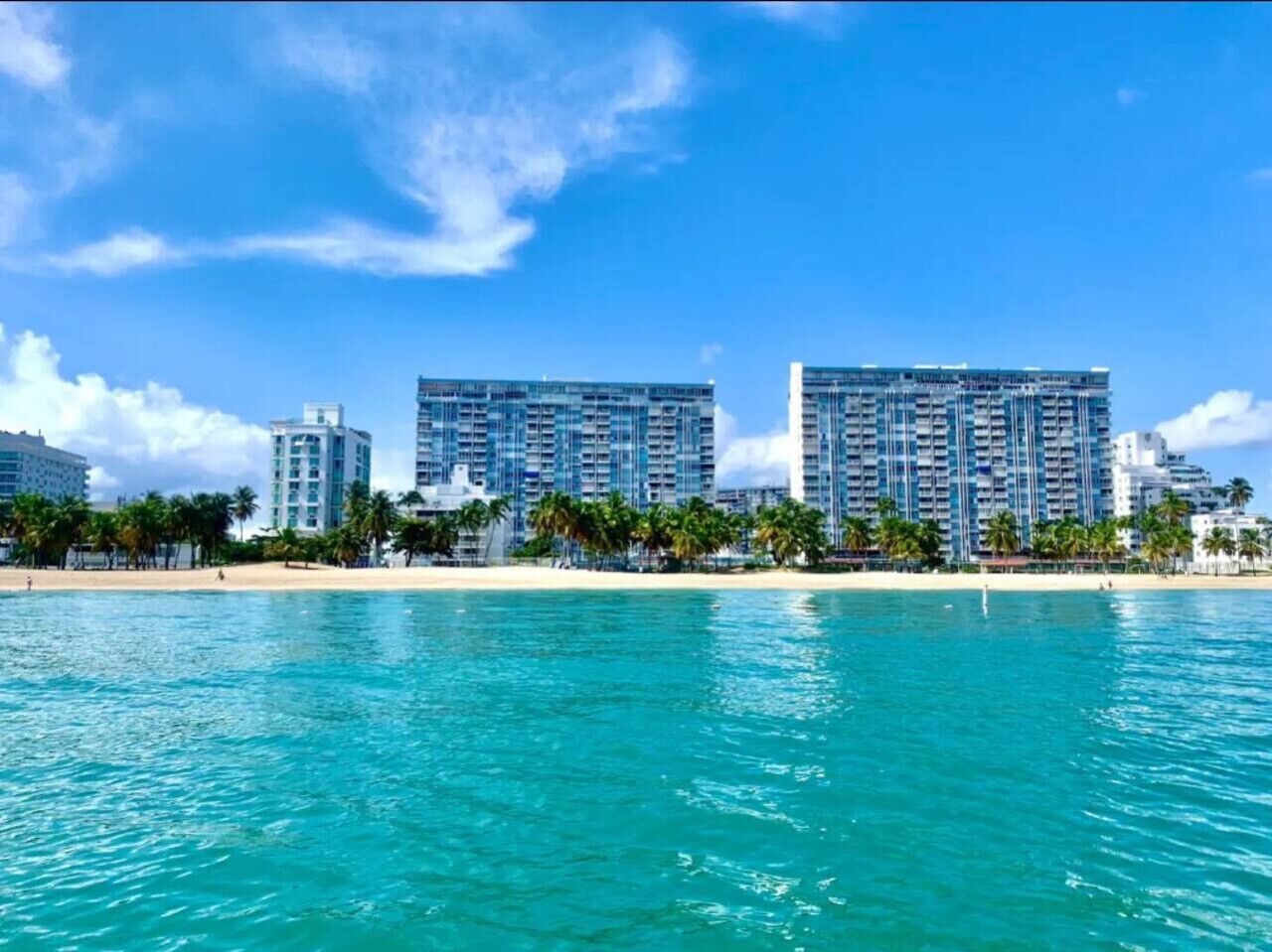 Una spiaggia nelle vicinanze