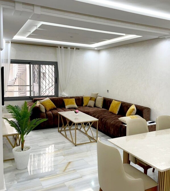 Living area - Apartment - Tangier, city center, 5 minutes walk to the main beach, Centre Ville (Tanger)