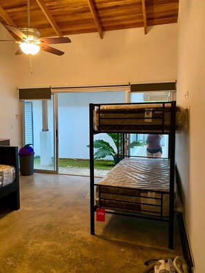 3 bedrooms, free WiFi, bed sheets - Beautiful house in Esterillos Este (Esterillos Este)