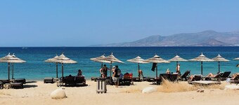 Charming Greek Apartment – Relax on the Rooftop with Sea View, 60m to the beach