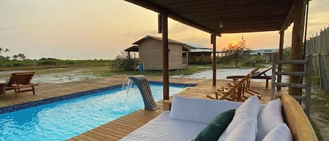 Indoor pool, free cabanas, sun loungers