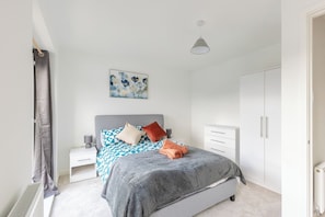 3 bedrooms, WiFi, bed sheets
