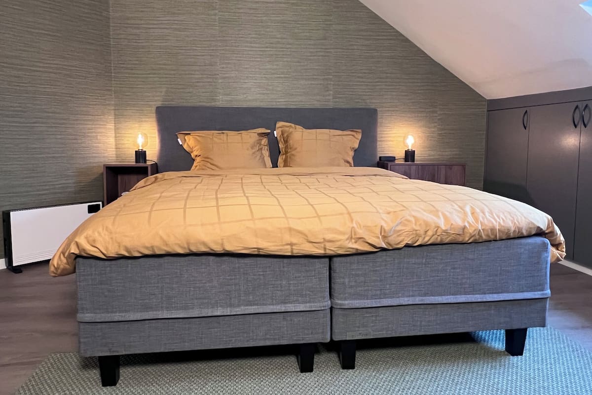 標準雙人房, 1 張特大雙人床, 花園景 | 書桌、免費 Wi-Fi