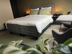 Chambre Double Standard, rez-de-chaussée | Bureau, Wi-Fi gratuit