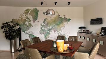 Sarapan Eropah setiap hari (EUR 20 seorang)