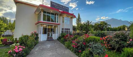 المنشأة من الخارج