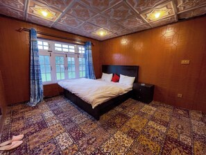 Dobbeltrom – deluxe, fjellutsikt | Lydisolert, strykejern/-brett og wi-fi (inkludert)