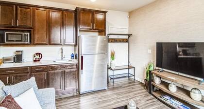 Cozy Private Oasis in Port Orchard: 1BR Suite with Trails and Amazing Views