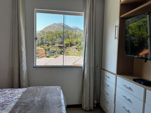 2 quartos, ferros/tábuas de passar roupa, Wi-Fi, roupa de cama