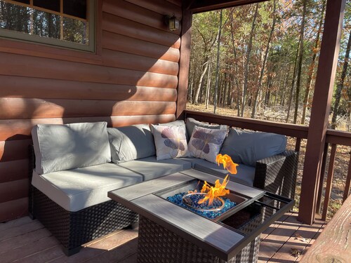 Owls Nest cabin with hot tub near Pomme de Terre lake!