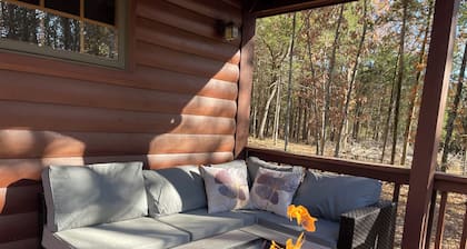 Owls Nest cabin with hot tub near Pomme de Terre lake!