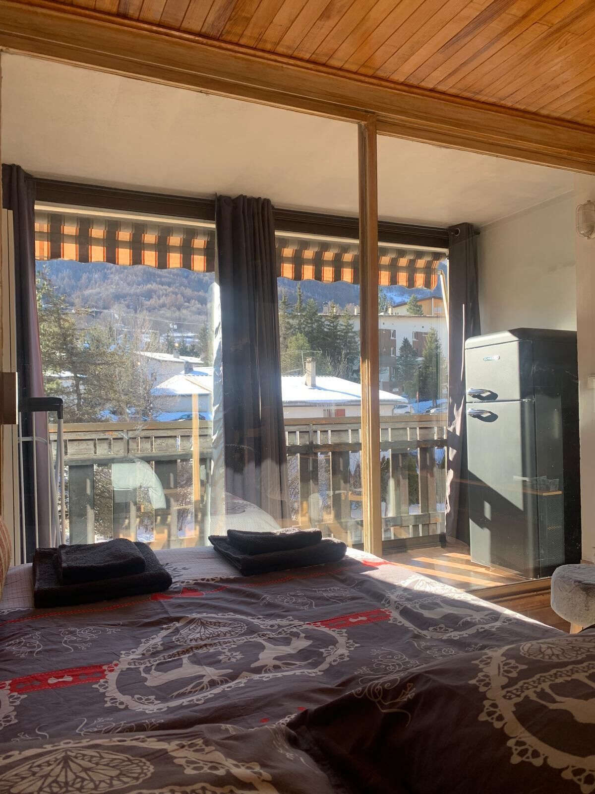 1 bedroom, bed sheets