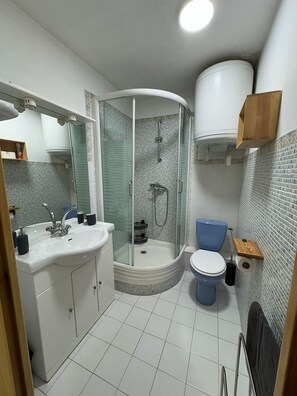 Shower, hair dryer, towels, soap