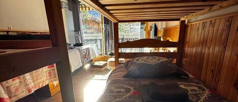 1 bedroom, bed sheets