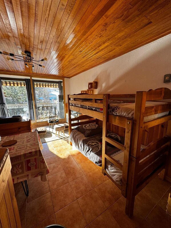 1 quarto, roupa de cama