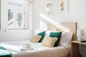 Comfort Studio, 1 Queen Bed, Kitchenette, City View | Desk, blackout curtains, soundproofing, free WiFi - Bellu Studios & Suites   (Braga)
