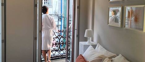 Comfort Studio, Kitchenette, City View | Desk, blackout drapes, soundproofing, free WiFi