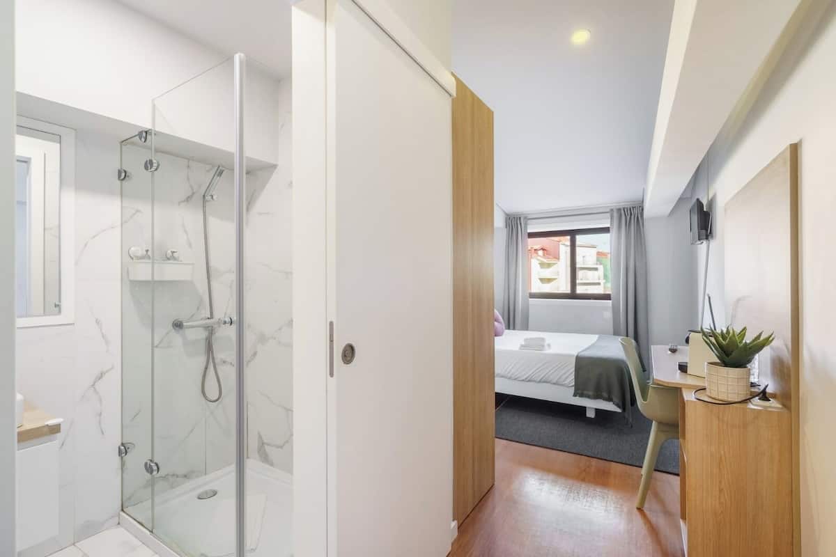 1 bedroom, desk, blackout curtains, soundproofing