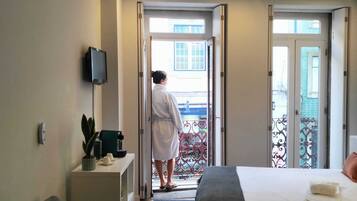 Comfort Studio, Kitchenette, City View | Desk, blackout drapes, soundproofing, free WiFi