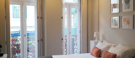 Comfort Studio, Kitchenette, City View | Desk, blackout drapes, soundproofing, free WiFi