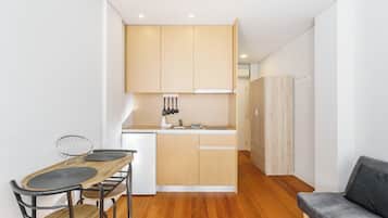 Comfort Studio, Kitchenette, City View | 1 bedroom, desk, blackout drapes, soundproofing
