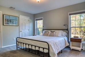 5 Schlafzimmer, Schreibtisch, Bügeleisen/Bügelbrett, Reisekinderbett