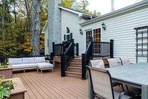Outdoor dining - Mountain retreat in heart of the Catskills (Round Top)