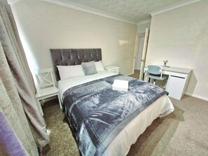 3 chambres, bureau, fer et planche à repasser, Wi-Fi gratuit