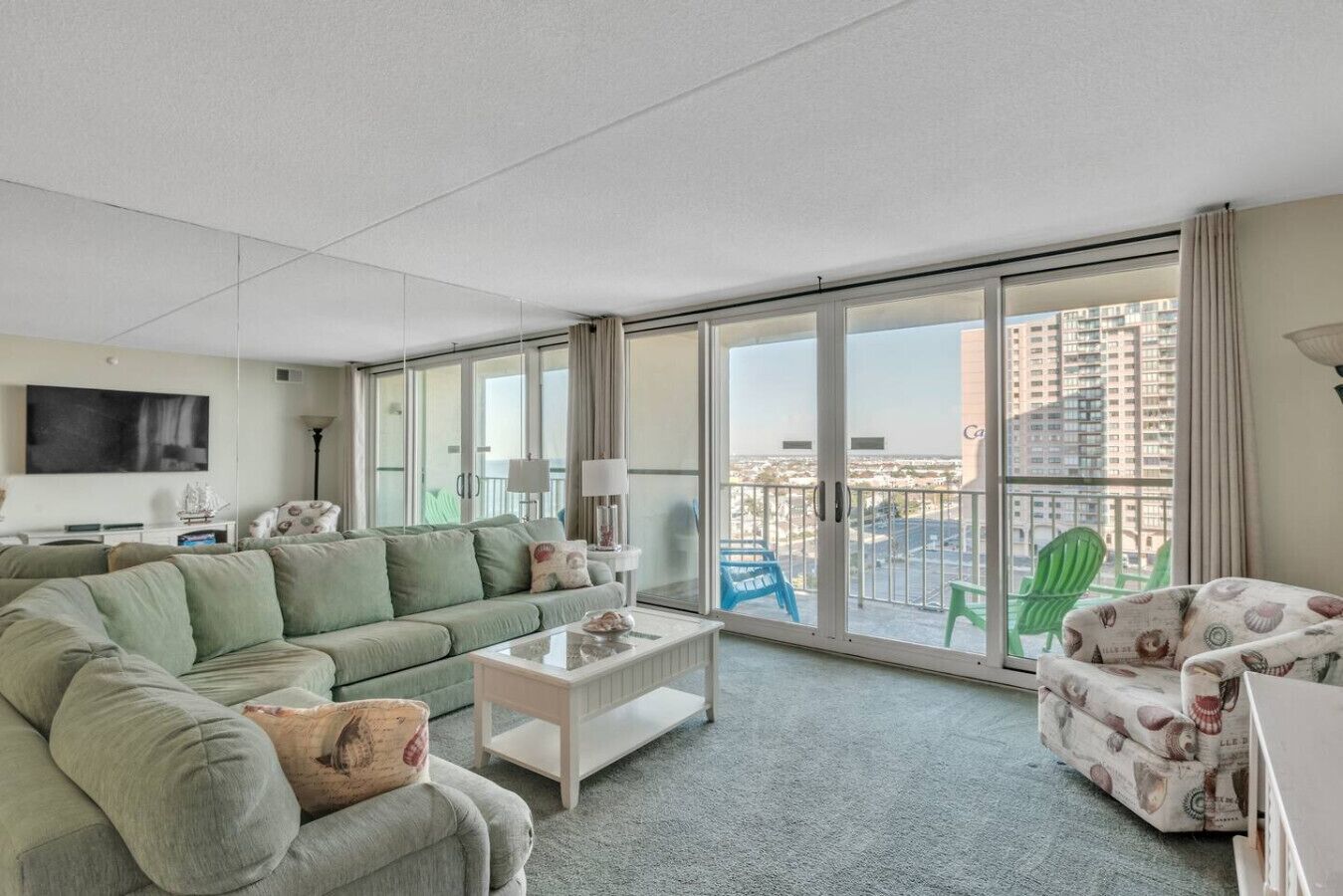 Smart TV, reproductor de DVD, tenis de mesa y libros 