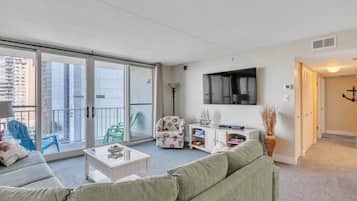 TV connectée, lecteur de DVD, table de tennis de table, livres