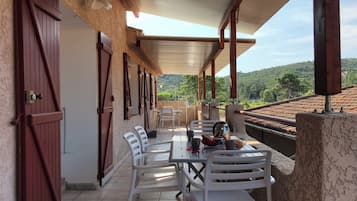 Apartment, 2 Bedrooms, Sea View (A Rossa 3) | Teres/patio