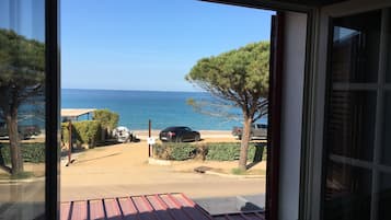 Apartment, 2 Bedrooms, Sea View (A Rossa 1) | Pemandangan dari bilik