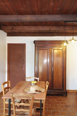 غرفة لتناول الطعام