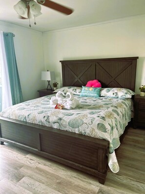 2 bedrooms, iron/ironing board, WiFi, bed sheets - Charming home near the beach, downtown and main golf courses. (Myrtle Beach)