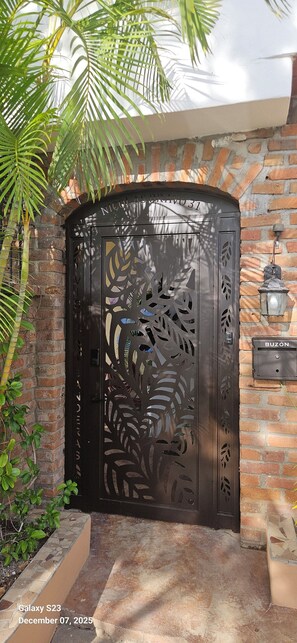 Exterior detail - Cozy 2-bedroom condo in Bucerias with fantastic views of the bay. AC and Wi-Fi (Bucerías)