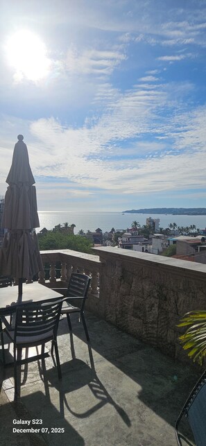 Property grounds - Cozy 2-bedroom condo in Bucerias with fantastic views of the bay. AC and Wi-Fi (Bucerías)