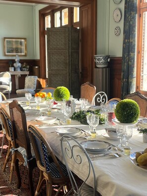 Dining - Elegance and charm of a Château in Burgundy with the comfort of a villa  (Varenne Saint Germain)