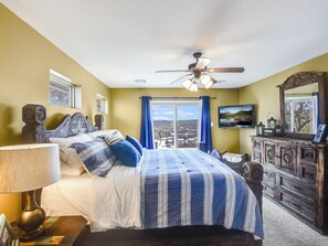 3 bedrooms, desk, iron/ironing board, WiFi - Charming 3-bedroom house in Burnet, TX on Lake Buchanan with WiFi, AC (Burnet)