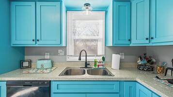 Frigorífic, microones, forn i placa de cuina