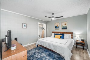 2 soverom, skrivebord, strykejern/-brett og wi-fi (inkludert)