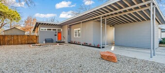 The Jetson - Retro Mid-Mod Retreat Near TTU & Med District!