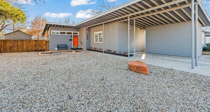 The Jetson - Retro Mid-Mod Retreat Near TTU & Med District!