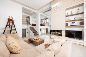 TV, fireplace