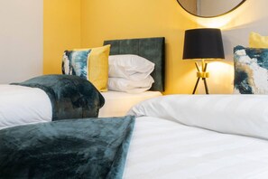 1 habitación, escritorio, tabla de planchar con plancha y wifi 