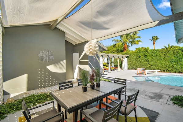 Outdoor dining - Cabana Caballeros - Palm Springs (Palm Springs)