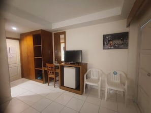 Desk, laptop workspace, free WiFi - Bonanza Patong Hotel (Patong)